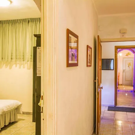 Elisart Affittacamere 3*